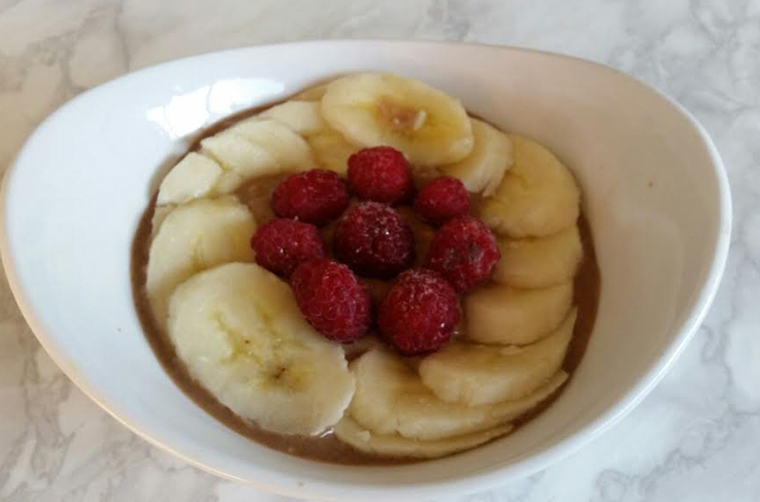Desayuno de invierno: avena y frutas
